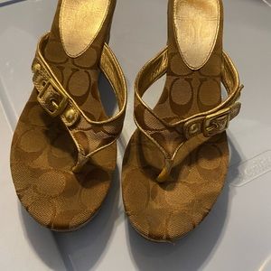 COACH sandal gold size 7